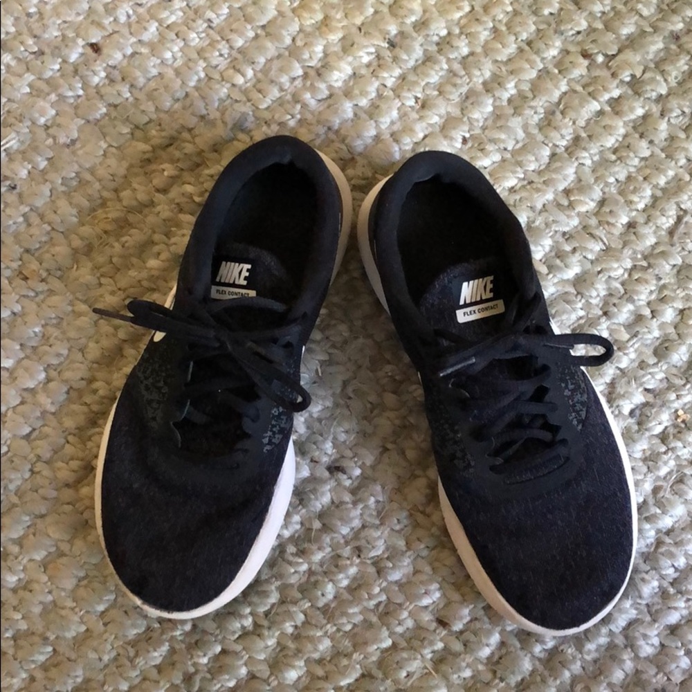 Nike Flex Contact Size 8